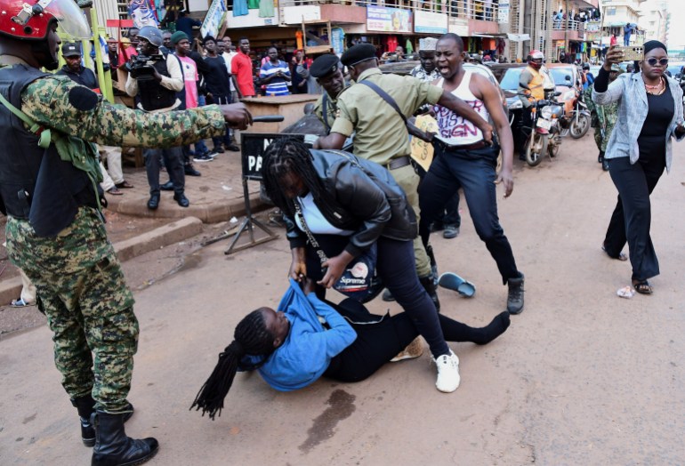 Ugandan police officers and security forces detain protestors during a rally against what the protesters say are rampant corruption and human rights abuses by the country's rulers in Kampala, Uganda July 23, 2024. REUTERS/Abubaker Lubowa