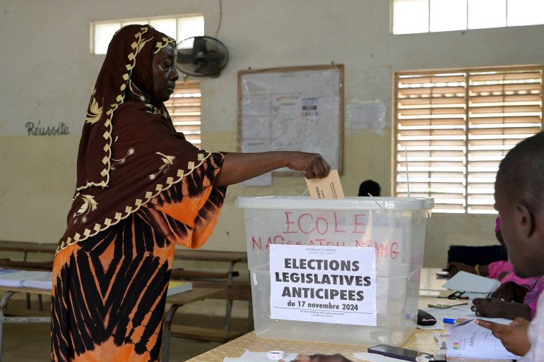 A woman casts her vote at a polling station in Dakar on November 17, 2024, during Senegal's parliamentary elections, with the country's new leaders aiming for a clear majority to see through their ambitious reform agenda. (Photo by SEYLLOU / AFP)